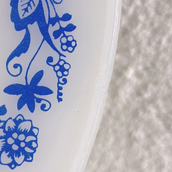 Vintage Termo-Rey Milk  Glass Dinner Plates W Blue Floral Pattern x2 - Picture 7 of 9